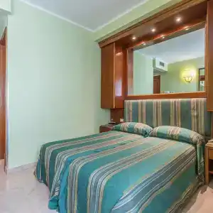 Raeli Siracusa - 39