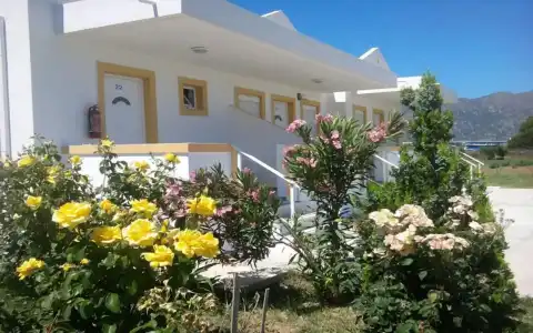 Nikos 2 Studios & Apartments - 17