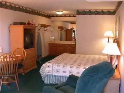 Townhouse Inn & Suites Omaha - 3