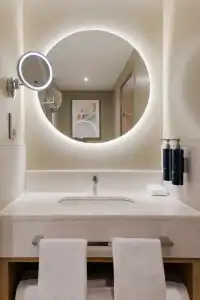 DoubleTree by Hilton Bristol North - 82