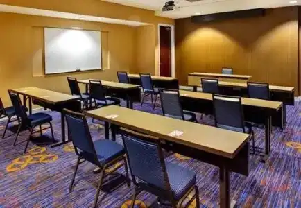 Courtyard by Marriott Atlanta Buckhead - 13