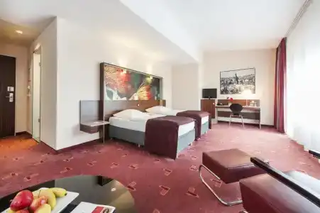 Premier Inn Köln City Mediapark - 81