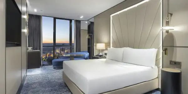 DoubleTree by Hilton - 5