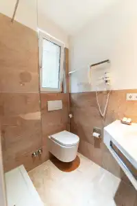 Boutique-Bayerischer Hof - 41