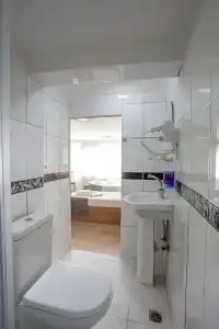 Sofia Corner - 102