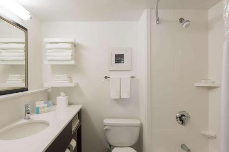 Hampton Inn Milwaukee-Northwest - 9