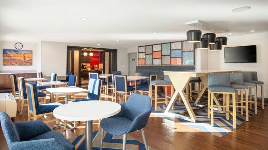 Hampton Inn Phoenix-Airport North - 38