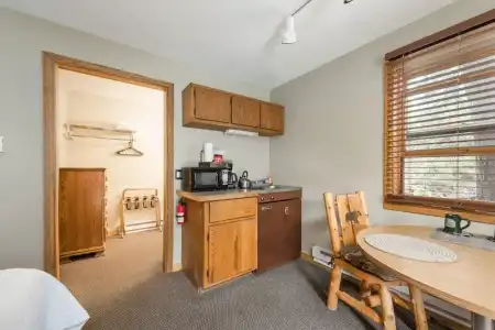 4 Seasons Inn on Fall River - 105
