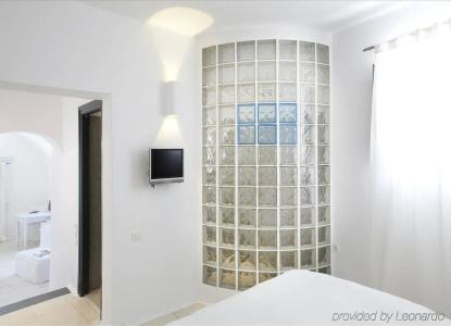 Sun Rocks Boutique | Caldera View Suites & Sunset Dining Experience - 44