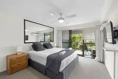 Gemini Court Holiday Apartments - 513