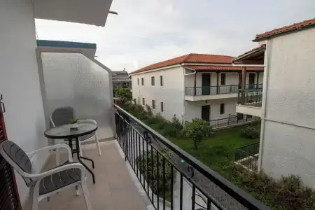 Harrys bar & apartments - 35