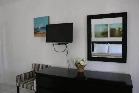 Luxury Home Villa D' Amore Southern Florida Paradise Sleeps 10 5 Bedroom Villa by RedAwning - 57