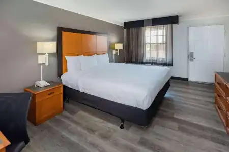 La Quinta Inn by Wyndham Laredo I-35 - 19