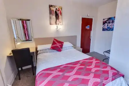 Sportsview Guest House - 83