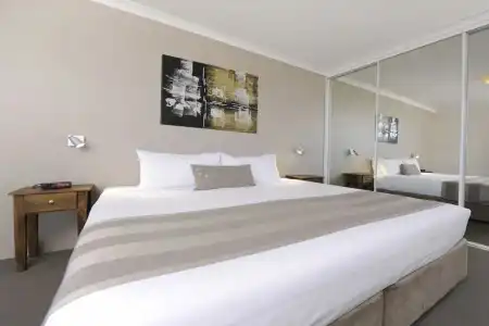 Lodestar Waterside Apartments - 4
