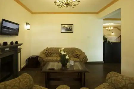 Camellia Lake Resort - 16