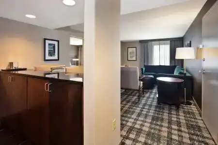 DoubleTree by Hilton - 72