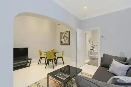 Queensgate Court - 106