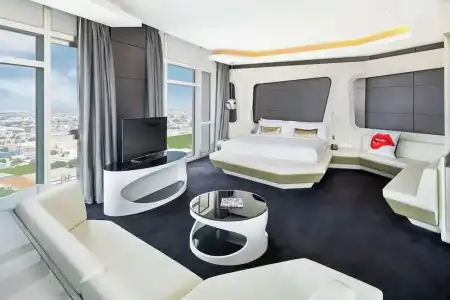 V, Curio Collection by Hilton - 92