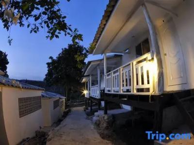 Phi Phi Cozy Seafront Resort - 40