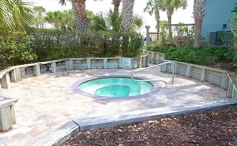 Hibiscus Oceanfront Resort - 7