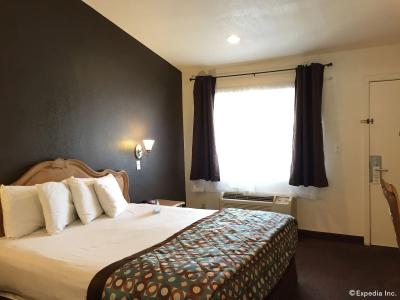 Anaheim Discovery Inn and Suites - 3