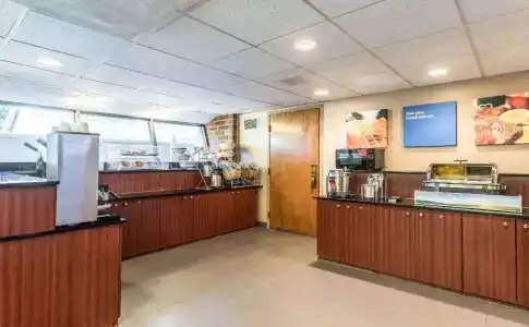 Comfort Inn Lansing West - 11