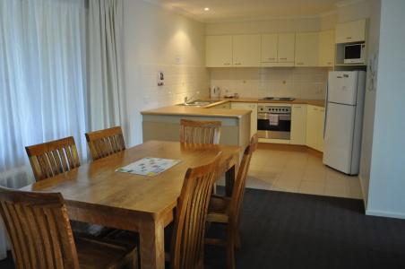 Beachside Holiday Apartments - 17