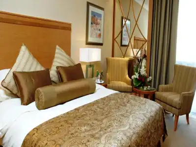 Golden Tulip - 40