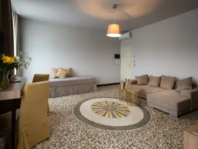 HNN Luxury Suites - 37