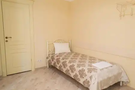 Green Hall - 19