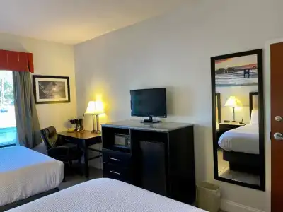 Days Inn & Suites by Wyndham Lakeland - 59