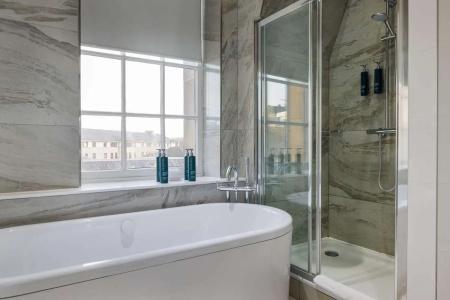 DoubleTree by Hilton Edinburgh City Centre - 49