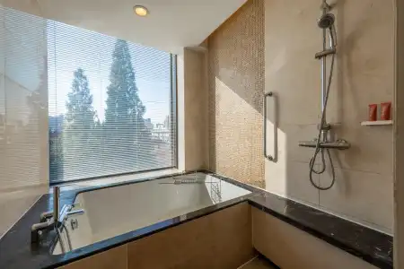 Crowne Plaza Shanghai by IHG - 9