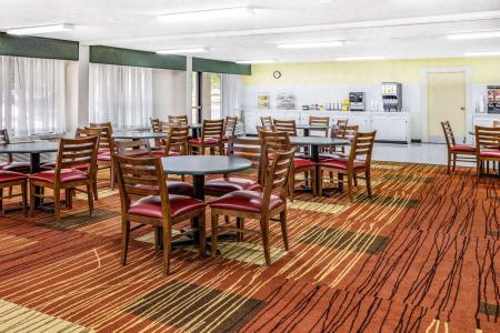Days Inn & Suites by Wyndham Williamsburg Colonial - 12