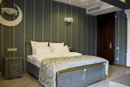 Neapol Boutique - 102