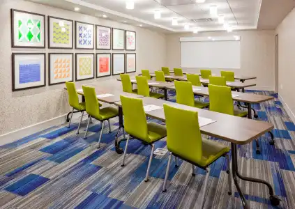 Holiday Inn Express & Suites Des Moines Downtown by IHG - 34