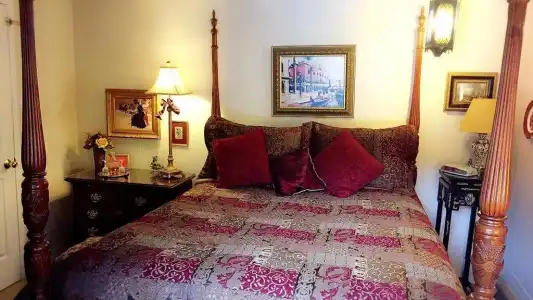The Stone Hedge B&B - 4