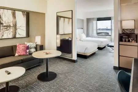 DoubleTree by Hilton & Suites Jersey City - 41