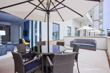 The Waterfront Beach Resort, A Hilton - 254