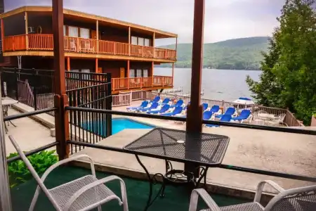 Lake Crest Inn - 41