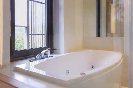 Balcony Seaside Sriracha & Serviced Apartments (SHA Extra Plus) - 70
