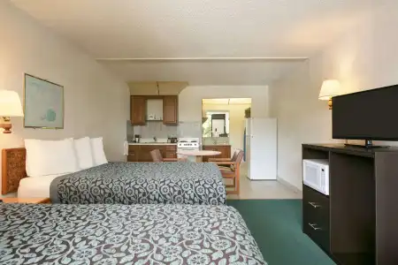 Days Inn by Wyndham Clearwater/Gulf to Bay - 5