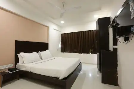 Kamran Residency - Near US Embassy - 46