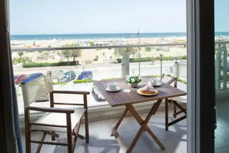 Club House - 7