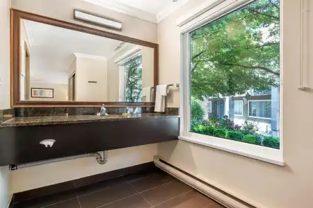 Best Western Plus Burnaby - 45