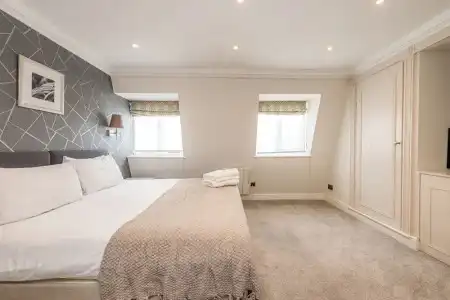 Queensgate Court - 218