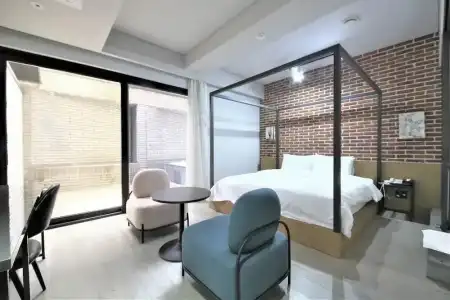 Hound Seomyeon 1st Street - 109
