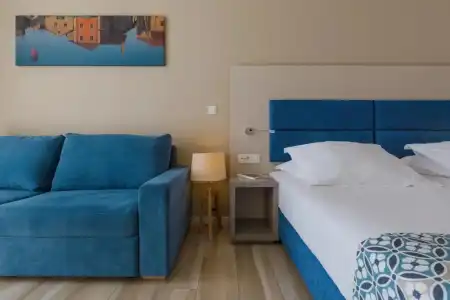 Romana Beach Apartments - 80