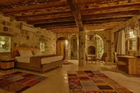 Acropolis Cave Suite - 79